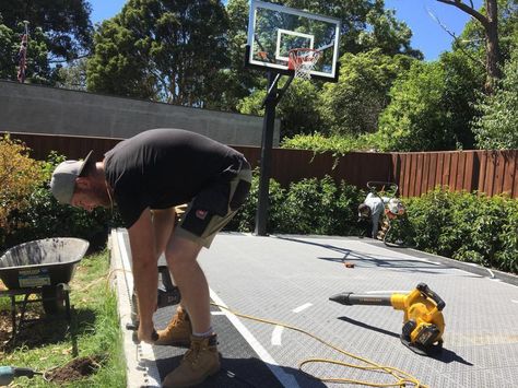 Diy Small Basketball Court, Diy Half Basketball Court, Basketball Hoop In Backyard, Basketball Driveway Ideas, Mini Basketball Court Backyard, Asphalt Basketball Court, Basketball Court Backyard Ideas, Basketball Backyard Court, Basketball Court Backyard Diy