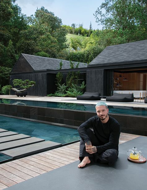 Japanese Modern Architecture, Casa Wabi, Japanese Modern House, Modern Japanese House, Modern Japanese Architecture, Exposed Ceilings, Zen House, Farmhouse Architecture, London Houses