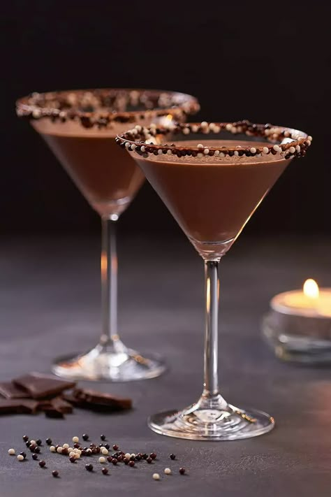 Non Alcoholic Chocolate Martini Mocktail - Mocktail.net Peppermint Coffee Syrup, White Chocolate Martini Recipe, Chocolate Espresso Martini Recipe, Alcoholic Chocolate, Chocolate Espresso Martini, Chocolate Milk Mix, Chocolate Martini Recipe, Sweet Cocktail, Espresso Martini Recipe