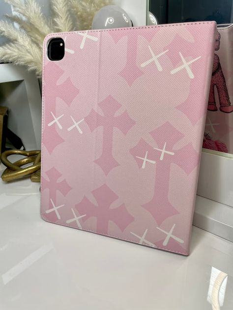 Girls Pad, Pretty School Supplies, Ipad Essentials, Beautiful Iphone Case, Cute Ipad Cases, Apple Ipad Case, Girly Phone Cases, Ipad Accessories, Pretty Iphone Cases