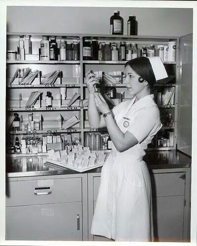 1950/1960's  Nurse History Of Nursing, Nurse Pics, Nursing Fun, Nursing History, Nurse Photos, Nurse Rock, Nursing Profession, Vintage Nurse, Becoming A Nurse