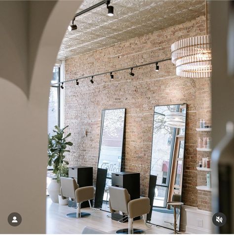 Small Town Hair Salon, Aveda Salon Interior, Industrial Salon Design Interiors, Rustic Hair Salon, Edgy Salon, Hairsalon Inspiration, Industrial Salon Design, Industrial Salon Decor, Small Beauty Salon Interior Design