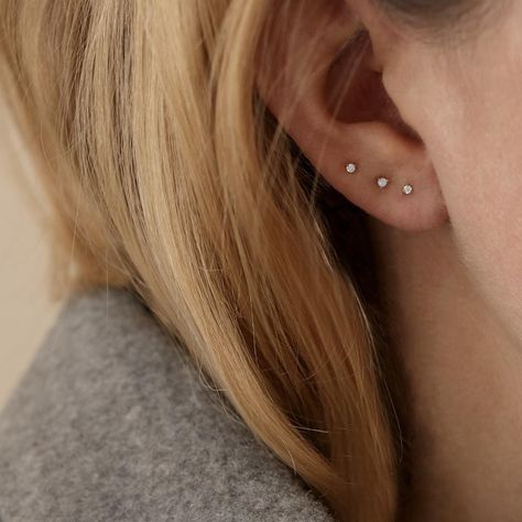 Three Holes Earrings Piercing Ideas, Three Hole Ear Piercing, Hole Ear Piercing, Piercing Stack, 3 Ear Piercings, Ear Piercings Chart, Double Ear Piercings, Double Piercing, Cool Piercings