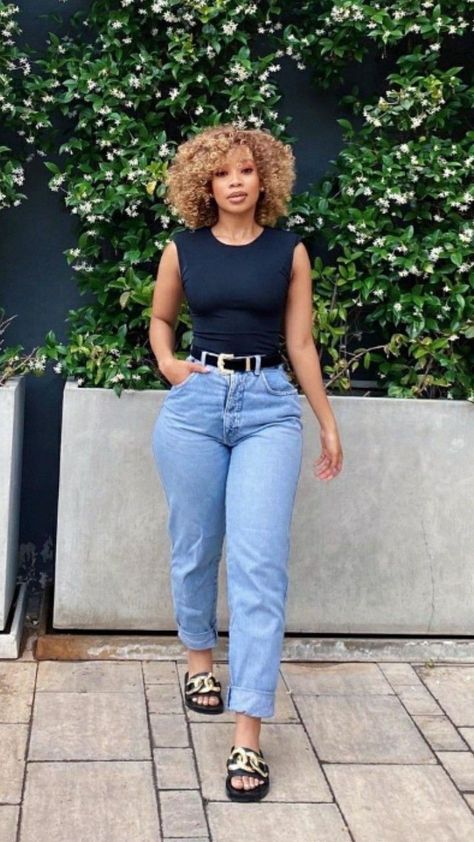 How To Wear Boyfriend Jeans Casual, How To Style Boyfriend Jeans Casual, 3 Quarter Pants Outfits, How To Wear Boyfriend Jeans, Foto Poses, Classy Casual Outfits, Outfits Fall, Casual Chic Outfit, Outfits Winter