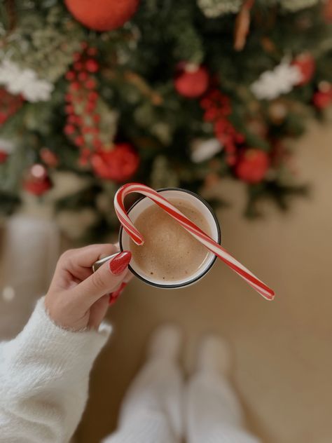 Peppermint Aesthetic, Candy Cane Coffee, December Aesthetic, Peppermint Coffee, Xmas Vibes, Coffee Aesthetic, Aesthetic Christmas, Magical Christmas, Christmas Aesthetic