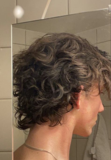 Loose Perm, Surfer Hair, Male Haircuts Curly, Gents Hair Style, Men Haircut Curly Hair, Medium Length Curly Hair, Mullet Haircut, Mens Hairstyles Thick Hair, Wavy Hair Men