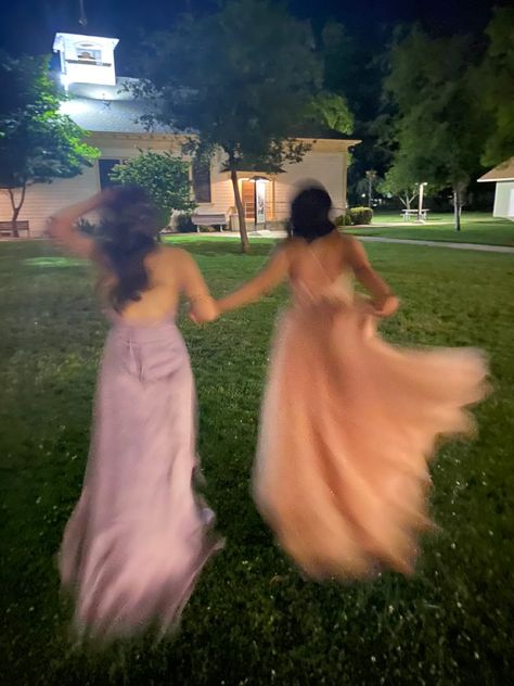 Formal Picture Aesthetic, Prom Dresses Matching Friends, Cool Prom Pictures, Prom Night Photoshoot, Funny Prom Photos, After Prom Aesthetic, Prom Pic Poses Friends, Prom Photo Inspiration, Prom Girl Group