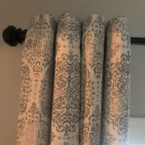 I finally gave in and purchased grommet top curtains for my living room a while back but was constantly adjusting them as they ended up squished or unevenly spaced on the rod. I am not a perfectionist but when I spend money on something I want it to look nice and curtains that wouldn't stay put drove me nuts!    How can I keep them evenly spaced; from being pushed flat? My solution was to purchase a pool noodle for $1 at the Dollar Store! I have used pool noodles for many things aroun… Pool Noodle For Curtains, Grommet Curtain Hack, Pool Noodle Curtain Hack, Curtain Spacers Diy, Grommet Curtains Living Room, Uses For Pool Noodles, Curtain Hacks, Curtains With Grommets, House Rehab