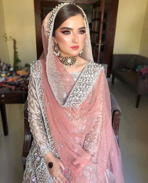 Wedding Makeup: Think Pink. A glossy pink lip and rosy hue on the eyes and cheeks. Click through for 45 wedding makeup ideas. #weddingmakeup #weddingmakeupideas #weddinglooks #bridalmakeup IG: @pakistanibride Pakistani Bridal Makeup, Pakistani Formal Dresses, Desi Wedding Dresses, Nikkah Dress, Asian Bridal Dresses, Latest Bridal Dresses, Bridal Dresses Pakistan, Bridal Outfit, Beautiful Pakistani Dresses