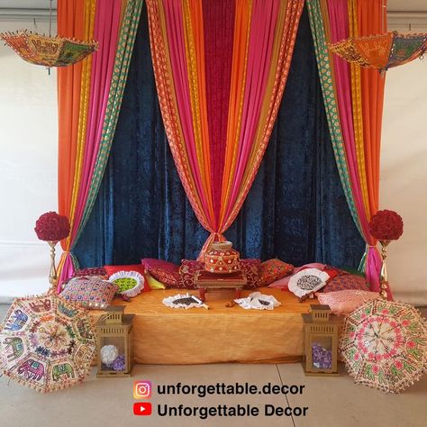 Jaggo Decor, Mehndi Decoration Ideas, Indian Wedding Deco, Ganpati Decoration Theme, Small Wedding Decor, Sangeet Decor, Mehendi Decor Ideas, Simple Stage Decorations, Wedding Hall Decorations