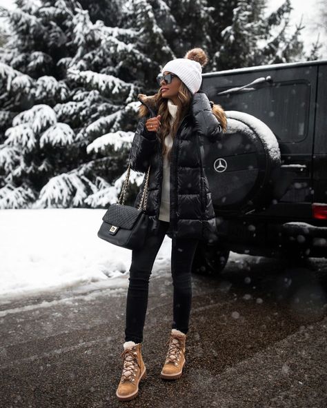 Winter Layers - Mia Mia Mine Snow Outfits For Women, Cabin Outfit, Ski Trip Outfit, Snow Day Outfit, Winter Outfits Snow, Best Winter Boots, Winter Outfits Cold, Snow Outfit, Outfit Invierno