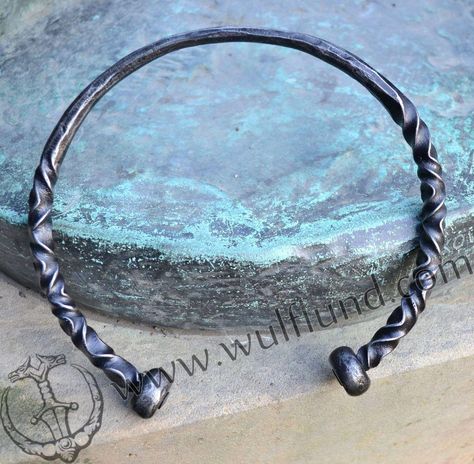 FORGED TORC WITH A BALL Neck Ring, Trendy Glasses, Iron Age, Viking Jewelry, Celtic Jewelry, Black Jewelry, Metal Work, Hand Jewelry, Steel Necklace