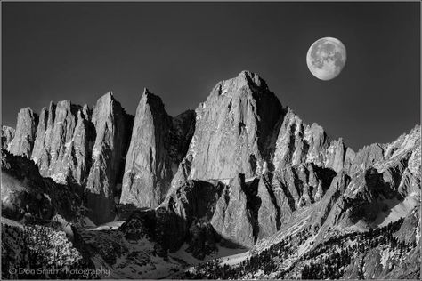 Don Smith Photography   -    B&W of the full moon setting next to Mt. Whitney from California's Alabama Hills. Mount Whitney Tattoo, Mt Whitney Tattoo, Mountain Tattoos, Mt Whitney, Alabama Hills, Background References, Mount Whitney, Oil Painting Tips, Winter Moon