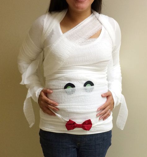 Gender reveal Halloween costume Halloween Themed Gender Reveal Party, Halloween Gender Reveal Ideas, Gender Reveal Halloween, Baby Shower Reveal Ideas, Gender Reveal Outfit, Simple Gender Reveal, Halloween Gender Reveal, Pregnancy Costumes, Pregnant Halloween Costumes