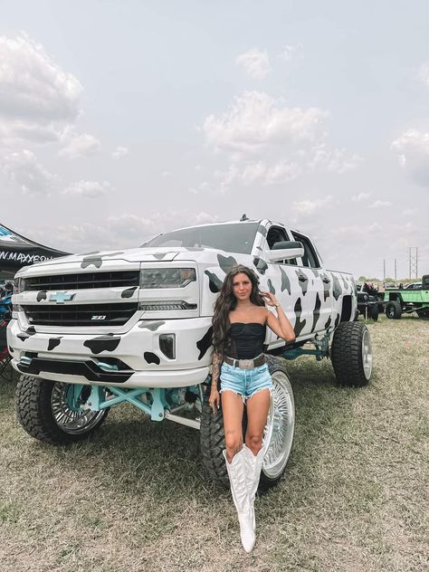 Truck Show Outfit Women Summer, What To Wear To A Car Show, Trucks For Women, Jacked Up Trucks Ford, Pink Lifted Trucks, Pink Chevy Trucks, Truck Senior Pictures, Girl Truck, Pink Chevy