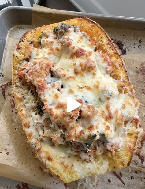 Easy Weeknight Spaghetti Squash Lasagna Marinara Spaghetti, Squash Dishes, Spaghetti Squash Boats, Protein Dinners, Turkey Zucchini, Squash Boats, Spaghetti Squash Lasagna, Delicious Spaghetti, Squash Lasagna