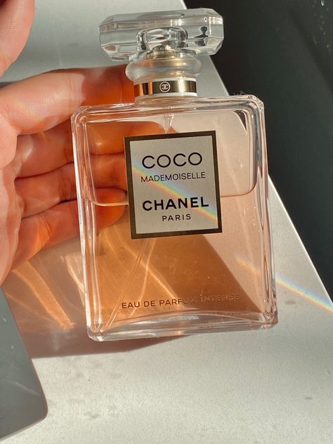 Coco Perfume Chanel, Female Perfume For Women, Perfume Coco Chanel, Perfumes Aesthetic, Coco Chanel Perfume, Perfume Chanel, Chanel Fragrance, Coco Chanel Mademoiselle, Parfum Chanel