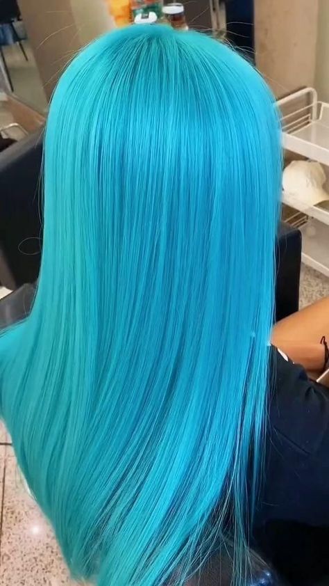 Cute Hair Color Ideas, Turquoise Blue Hair, Turquoise Hair Color, Bright Blue Hair, Hair Color Underneath, Creative Hair Color, Hair Color Streaks, Turquoise Hair, Dyed Hair Inspiration