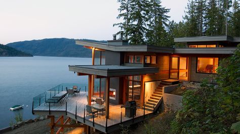 Daizen Joinery | Eagle Bay Getaway Timber Buildings Architecture, Modern Hillside House, Slope House Design, Modern Timber Frame, Getaway House, Timber Frame Design, Slope House, Lake Houses Exterior, Modern Lake House