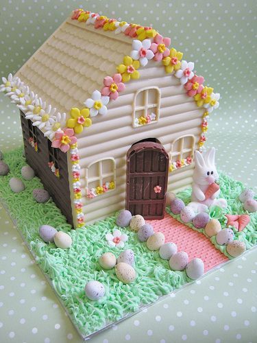 Easter Houses Gingerbread, Housewarming Cake, Easter Gingerbread House, Friendship Cake, Chocolate House, Christmas Cake Designs, Cookie House, House Cake, Bunny Cookies