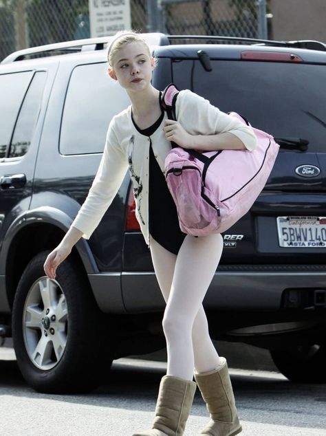 Fanning Sisters, Ballet Clothes, Pretty Ballerinas, Dancing Aesthetic, Valley Girls, Ballet Class, Ballet Girls, Elle Fanning, Studio City