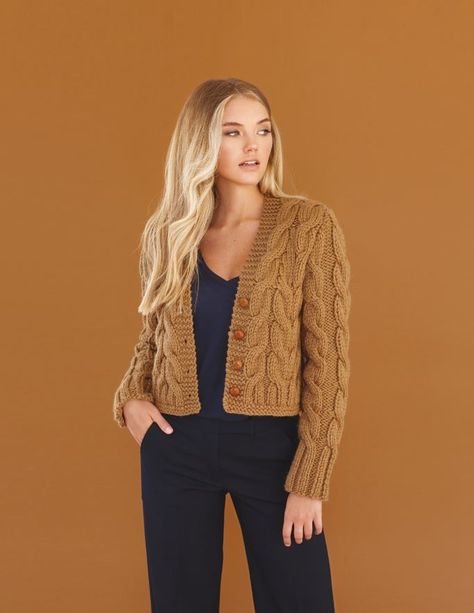 Cable Knit Sweater Pattern Free, Cable Cardigan Knitting Patterns, Cardigan Outfit Ideas, Knit Cardigan Outfit, Cable Knit Sweater Pattern, Trendy Cardigans, Shoulder Cardigan, Knit Sweater Outfit, Womens Knitting Patterns