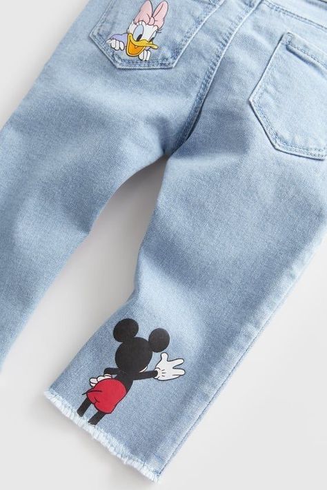 Daisy Disney, Diy Denim Jacket, Painted Clothes Diy, Fabric Paint Diy, Minnie And Mickey, Fabric Painting On Clothes, Denim Art, Disney Print, Paint Shirts