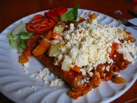 Enchiladas Rojas, Hispanic Food, Lasagna, Mexican Food Recipes, Favorite Recipes, Ethnic Recipes, Lasagne, Guanajuato