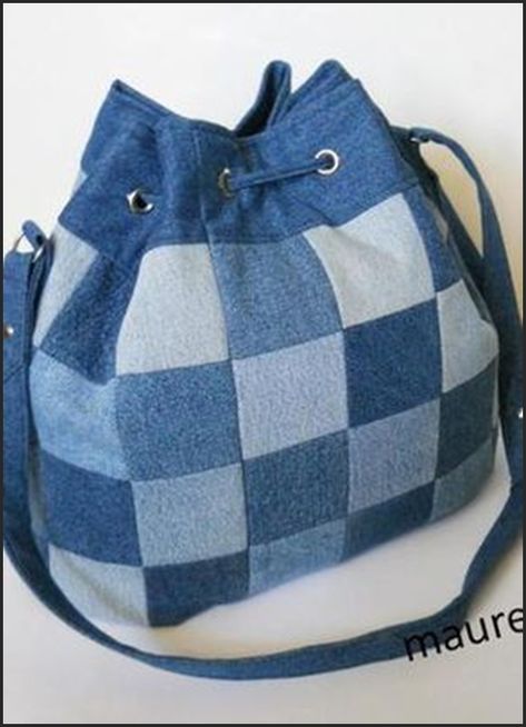 Miren que lindas ideas LES DEJO EN EL BLOG todo con retazos de jeans. Trabajos de amigas para ustedes Denim Patchwork Jeans, Tas Denim, Recycled Jeans Bag, Jeans Patchwork, Upcycled Jeans, Blue Jeans Crafts, Denim Purse, Denim Quilt, Recycled Jeans