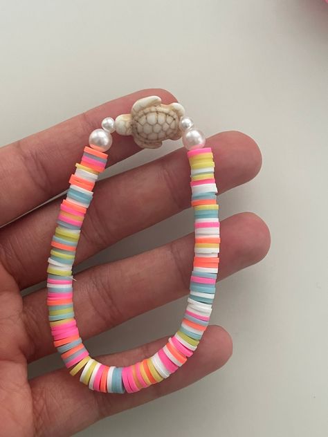 Preppy Clay Bead Necklace Ideas, Rainbow Turtle, Bracelets Preppy, Pulseras Aesthetic, Make Clay Beads, Bracelet Business, Colorful Bead Bracelets, Clay Bead Necklace, Preppy Bracelets