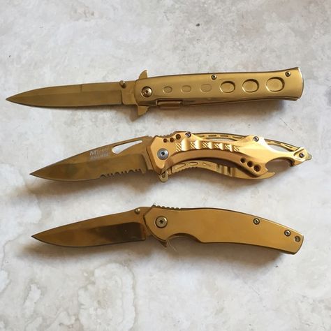 Gold Knife Aesthetic, Gold Knife, Knife Aesthetic, Switchblade Knife, Cool Pocket Knives, Knife Stand, Handsome Jack, Pretty Knives, Saints Row