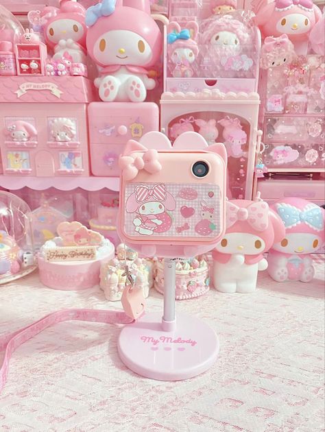 Aesthetic My Melody, Sanrio Bedroom, Romanticise School, Sanrio Room, Kawaii Room Ideas, My Sweet Piano, Kawaii Bedroom, Sanrio Stuff, Hello Kitty Rooms