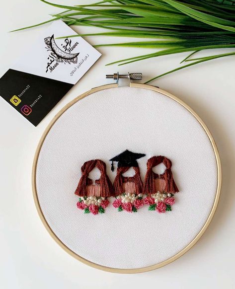 Graduation Embroidery, Graduation Picture, Diy Embroidery Designs, Macrame Keychain, Embroidery Tshirt, Hand Embroidery Videos, Diy Embroidery Patterns, Embroidery Videos, Sewing Embroidery Designs