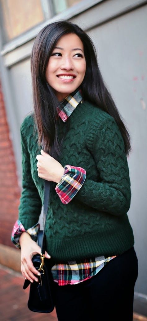 Cozy Green Sweater Winter Outfit : Street Style : MartaBarcelonaStyle's Blog Green Plaid Shirt Outfit, Dark Green Sweater Outfit, Green Sweater Outfit, Fashion Style Tips, Winter Sweater Outfits, Green Plaid Shirt, Extra Petite, Sweater Outfit, Winter Mode