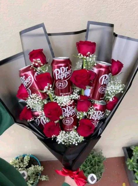 Soda Bouquet Diy, Dr Pepper Birthday Gift Ideas, Dr Pepper Gifts Ideas, Dr Pepper Flower Bouquet, Dr Pepper Homecoming Proposal, Dr Pepper Basket, Redbull Bouquet, Flower Bouquet Halloween, Dr Pepper Gift Basket