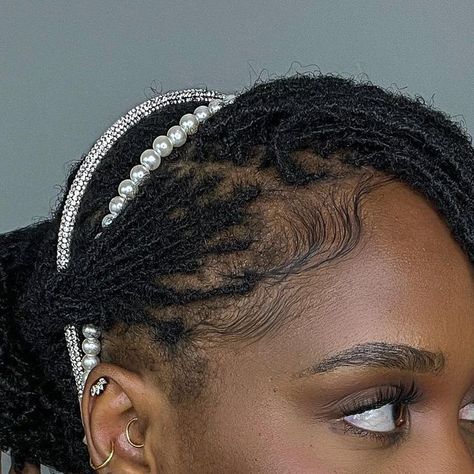 Kendra Kenshay - Locs on Instagram: "It’s a bun type of summer. I’ve been throwing these locs on top of my head cause it’s hot 🥵 I used a hair net (linked in bio) to create the perfect bun. I absolutely love how invisible the net is and how clean my bun looks. Do y’all use hair nets? I also used them on my space buns (slide 3). #kendrakenshay #microlocs #loclife #locliving #sisterlocks #locs #locstyles #locdbae #locdqueen #yourloccrush" Bun Looks, Ballerina Bun, Short Locs, Perfect Bun, Micro Locs, Short Locs Hairstyles, Space Buns, Hair Nets, Hair Net