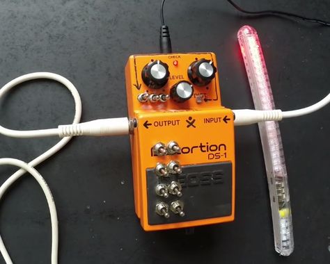 Boss DS-1 Distortion Circuit Bending - Effects Bay Circuit Bending Instruments, Guitar Customization, Guitar Pedal Boards, Diy Guitar Pedal, Boss Pedals, Circuit Bending, Pedal Boards, Customization Ideas, Analog Synth