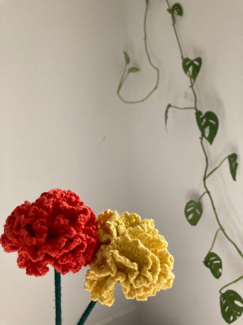 Crochet Orange Flower, Crochet Orange, Yellow Crochet, Crochet Items, Orange Flower, Orange And Yellow, Crochet Flower, Orange Flowers, Crocheted Item