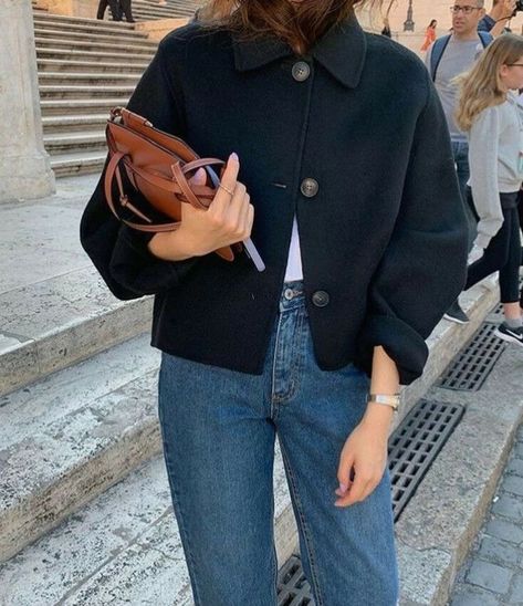 Statement Blouse Outfit, Preppy Fall 2023, Classic French Fashion, Keds Outfit Fall, 30s Wardrobe, Ireland Style, Netherlands Fashion, French Style Women, Nyc Wardrobe