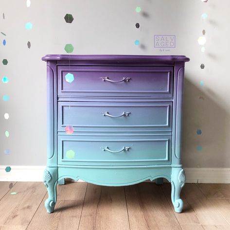 This nightstand came right out of my childhood fantasy to live under the sea 🧜🏻‍♀️ Created with FAT Paint in Dharma, Deva, Firozi & Belle. #fatpaint #chalkpaint #mermaid #mermaidombré #paintblending #nightstand #kidsroom #girlsbedroom #girlsbedroomideas Deco Violet, Furniture Makeover Inspiration, Deco Pastel, Whimsical Furniture, Unique Furniture Pieces, Refinished Furniture, Furniture Rehab, Diy Furniture Renovation, Funky Painted Furniture