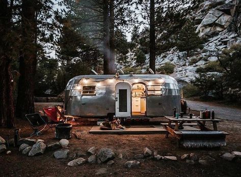 Van Life Airstream Camping, Trailer Caravan, Airstream Living, Airstream Campers, Relaxing Holiday, Camping Van, Vans Girl, Camper Camping, Vintage Airstream