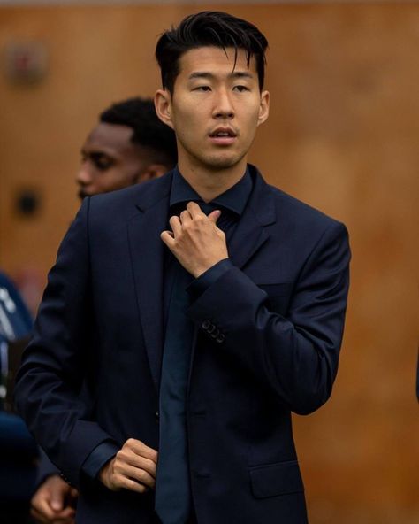 Son Heung Min Haircut, Korea Football Team, Neymar Son, Xe Bugatti, Korea Soccer, Messi Photos, Football Players Images, Football Boyfriend, Tottenham Hotspur Fc