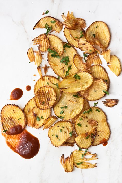 Truffle Chips #americangranacheese #garlic #oliveoil #potatoes #truffolio Alternative To Chips, Truffle Chips, Healthy Chip Alternative, Portobello Burger, Parsley Potatoes, Truffle Oil, Flavored Oils, Sliced Potatoes, Fried Potatoes