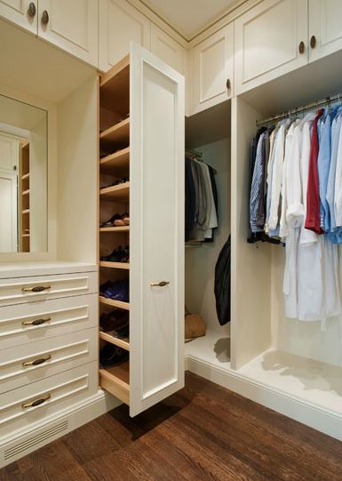 Are you looking for some fresh ideas to remodel your closet? Visit our gallery of leading luxury walk in closet design ideas and pictures. Dressing Design, Creative Closets, Unique Shoe, Walk In Closet Design, Closet Layout, Build A Closet, Regal Design, Closet Remodel, Dream Closets