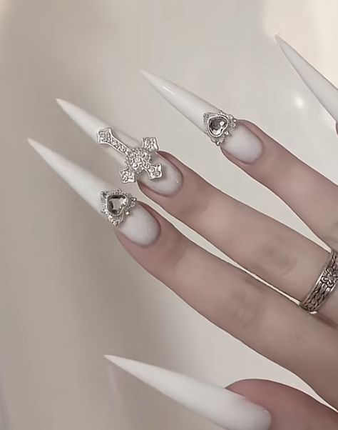 White Nails Stiletto Long, White Gothic Nails, Sharp Stiletto Nails, Angelic Nails, White Stiletto Nails, Medium Stiletto, Inspiration Nails, Long Stiletto Nails, Sharp Nails