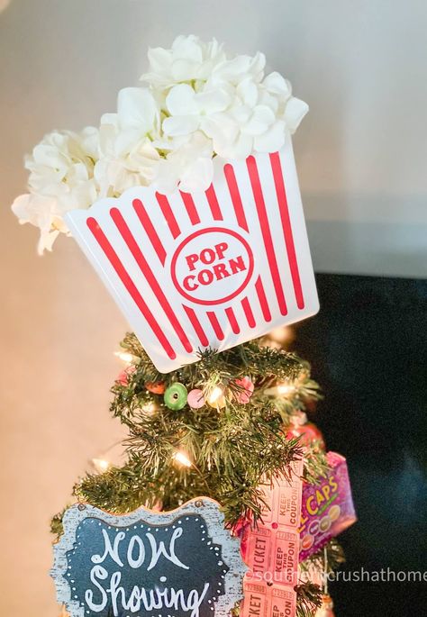 The Best Christmas Tree Theme for 2021 – Movie Theater Decorations https://www.southerncrushathome.com/christmas-tree-theme-movie-theater/ Christmas Movie Themed Centerpieces, Movie Theme Christmas Party, Movie Theme Christmas Tree, Movie Theater Decorations, Fun Christmas Tree Themes, Christmas Movie Decorations, Movie Themed Christmas Tree, Food Themed Christmas Tree, Unique Christmas Themes