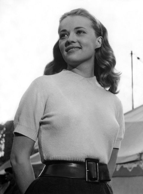 Jeanne Moreau 1953 - HarpersBAZAAR.com Vintage Hollywood Stars, Stars D'hollywood, Jean Seberg, Fred And Ginger, Jeanne Moreau, 1940s Hairstyles, Ginger Rogers, Jean Harlow, Katharine Hepburn