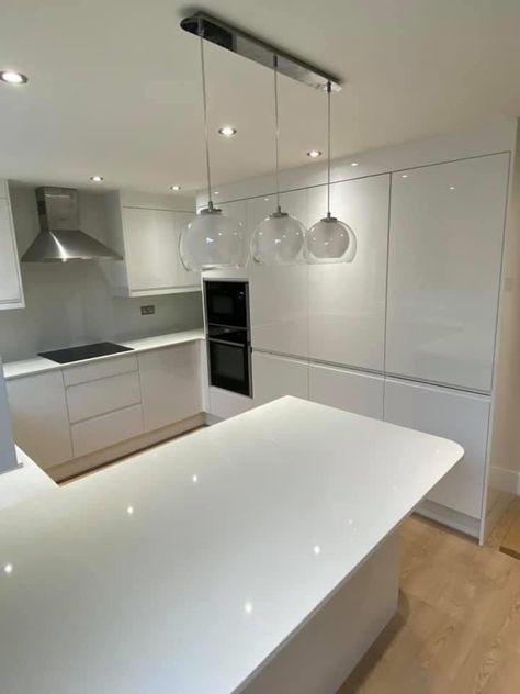 🕊 White Quartz Worktop, House Decor Interior Design, Apartment Kitchens, House Extension Plans, Open Plan Kitchen Diner, Handleless Kitchen, Quartz Worktops, Open Plan Kitchen Living Room, Kitchen Organization Diy