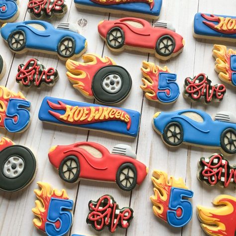 Wheels Themed Birthday Party, Hot Wheels Themed Birthday Party, Hot Wheels Cake, Hotwheels Birthday Party, Car Cookies, Festa Hot Wheels, Hot Wheels Birthday, Hot Wheels Party, Cars Theme Birthday Party