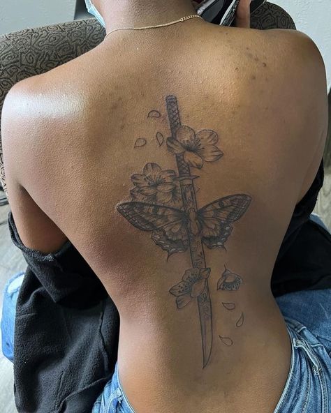 Minimal Tattoo Ideas, Cute Hand Tattoos, Black Girls With Tattoos, Spine Tattoos For Women, Tattoos For Black Skin, Pretty Tattoos For Women, Dope Tattoos For Women, Stylist Tattoos, Cute Tattoos For Women